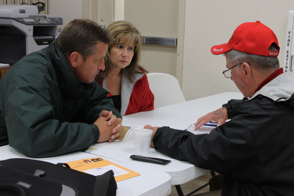 Gulf War veteran Charles Russell and his wife Janet seek help filing a VA claim at the Goldsby Community Center. (Photo by Kelsey Hightower, News21)